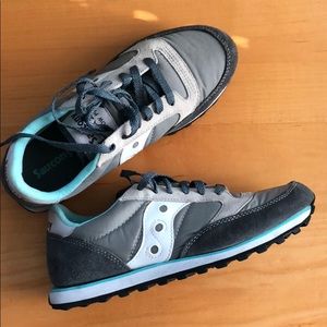 Saucony tennis shoes